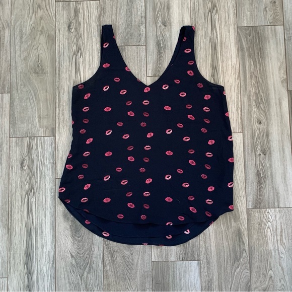 RW & Co. Silky Crepe V-Neck Cami - Dark Blue with Lips Print in Large - Picture 11 of 11